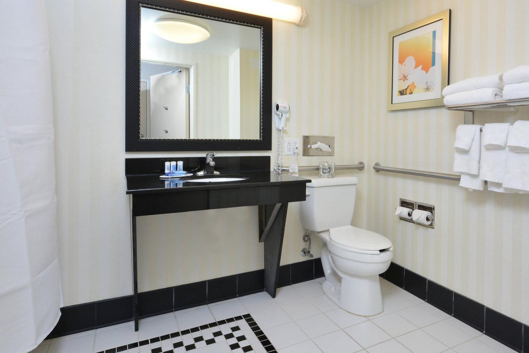 Fairfield & Hotel 3*