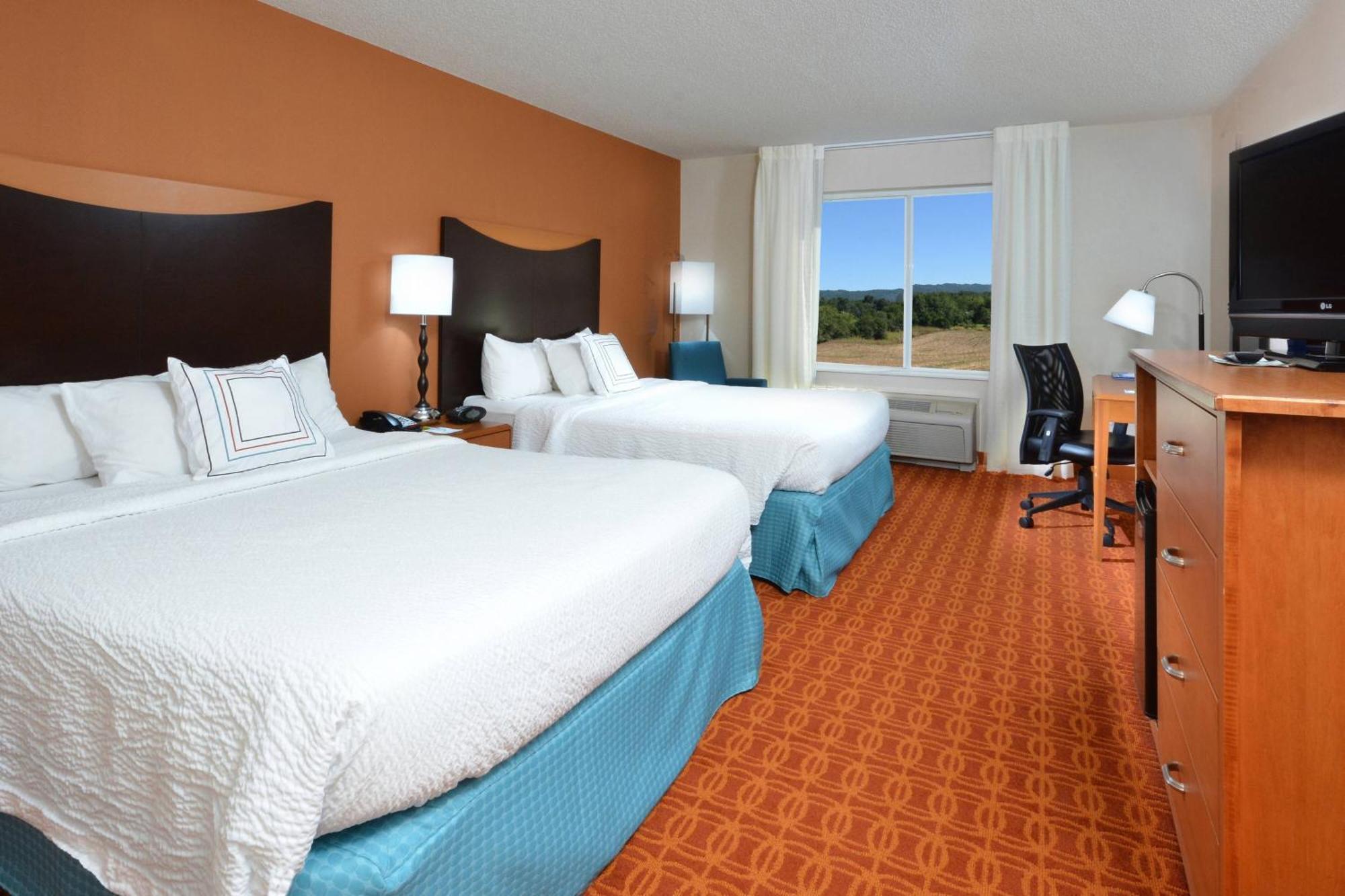 Fairfield & Hotel 3*